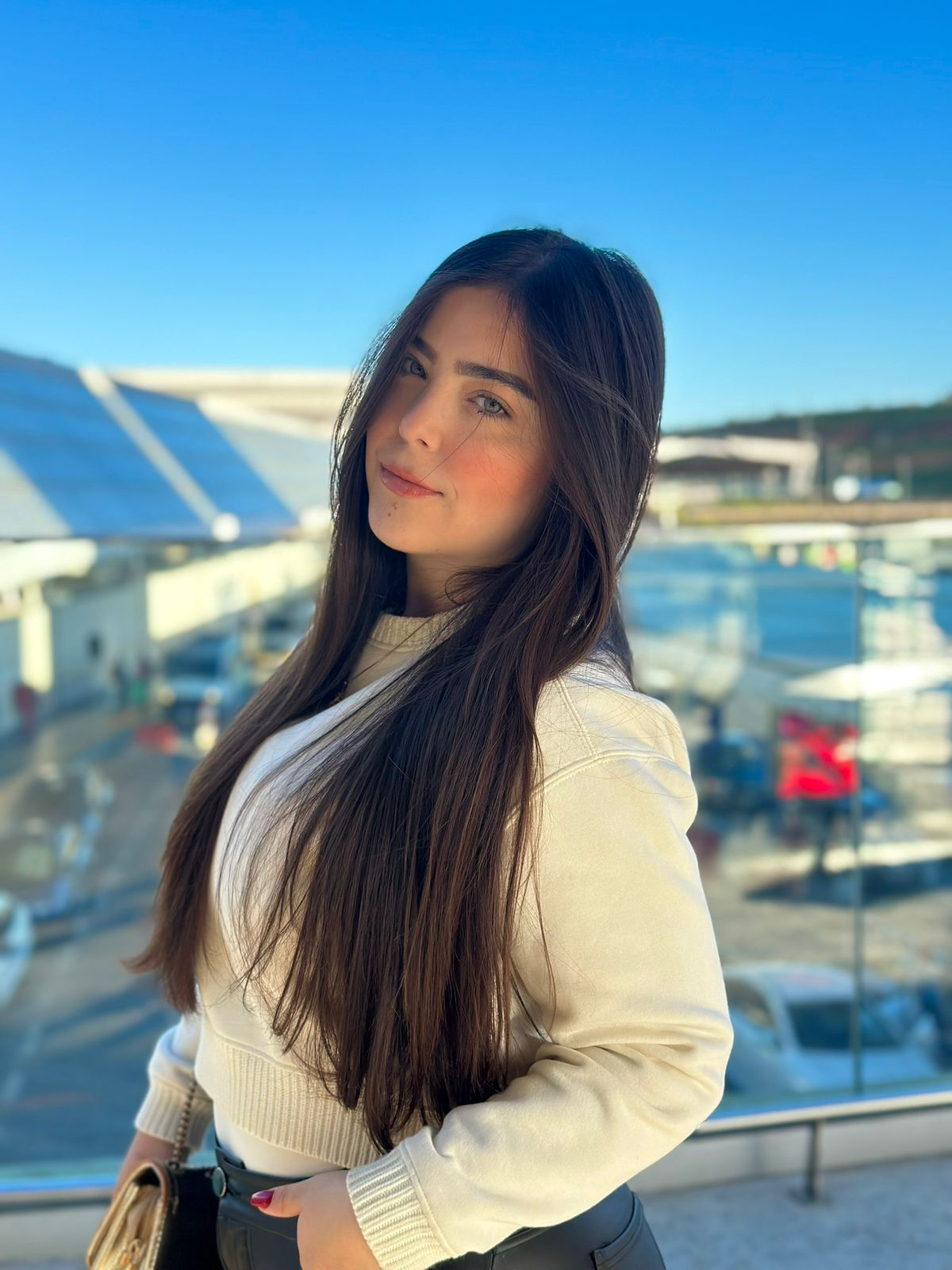 Lívia Pinho em gravação e criação de conteúdo